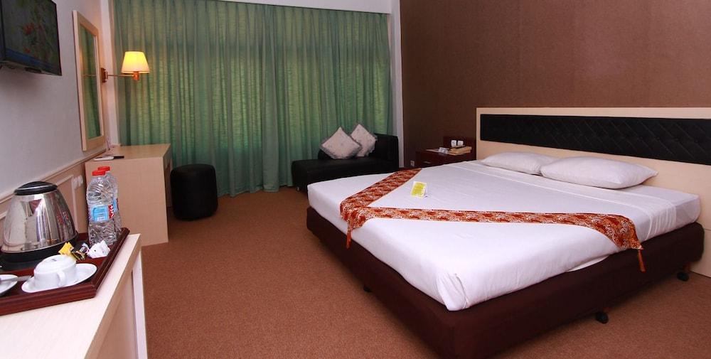 Hotel Mutiara Cilacap Eksteriør bilde
